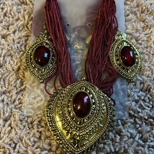 Indian jewelry set. Can be worn with Western or Asian outfits. Brand new.